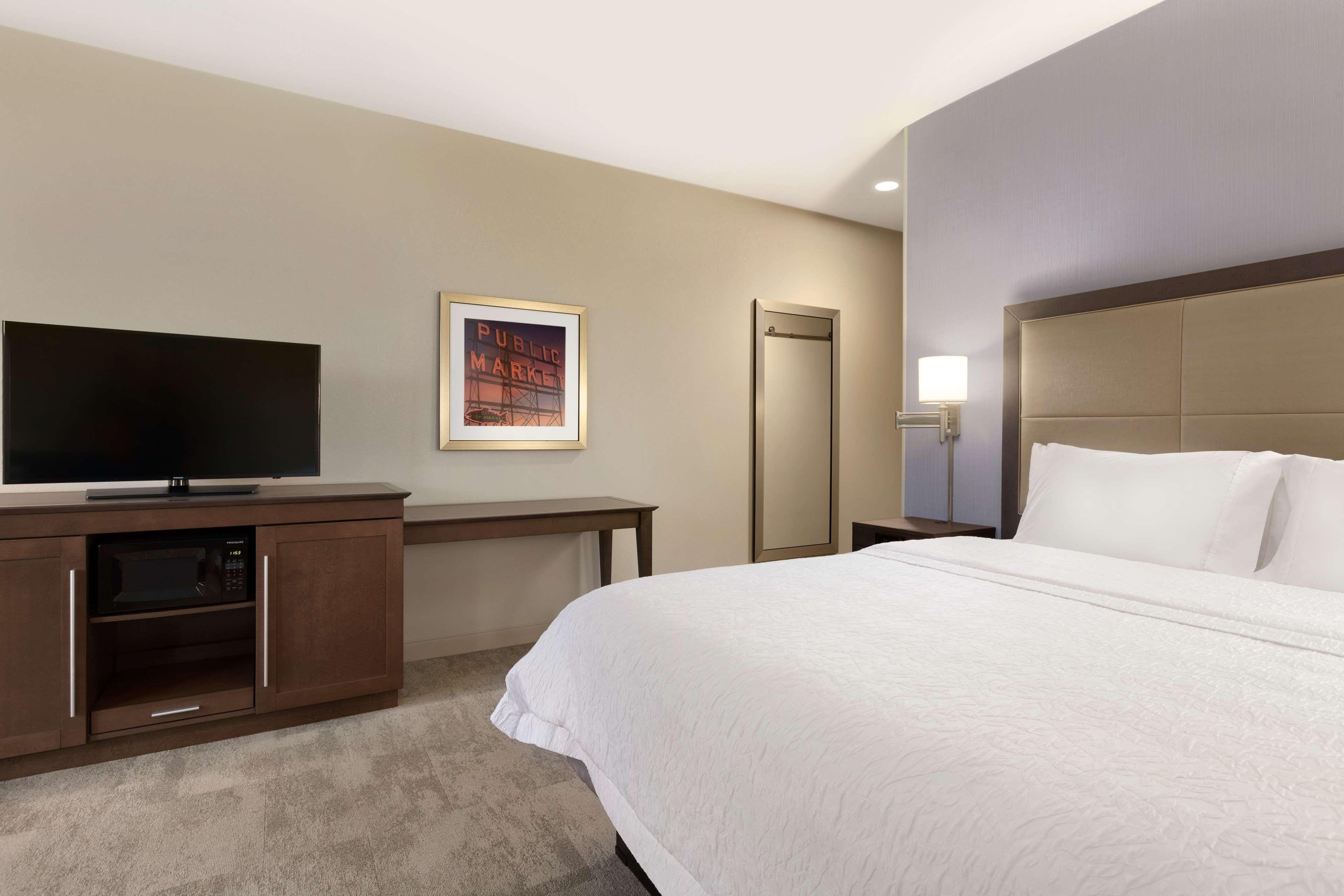 Hampton Inn & Suites Seattle/Renton, Wa Exterior photo